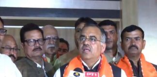 अब वंदे मातरम गीत गायन के हर जिले में होंगे विविध कार्यक्रम: तरुण चुघ Now, various programmes for singing Vande Mataram song will be organised in every district: Tarun Chugh