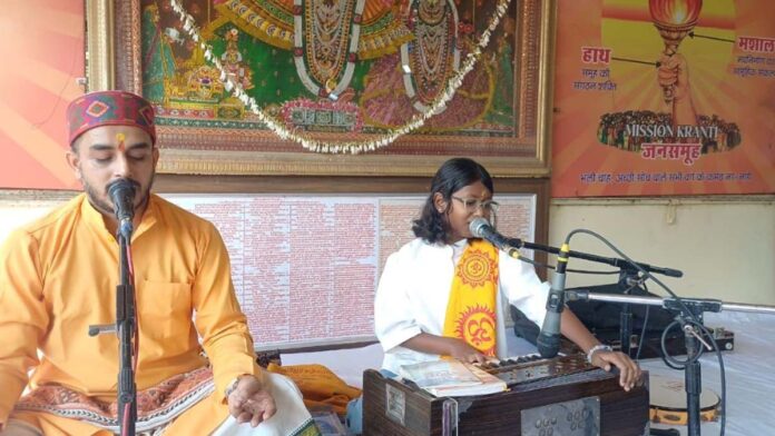 Pregnant women from across the city participated in the mass Punsavan Sanskar with devotion. Pregnant women from across the city participated in the mass Punsavan Sanskar with devotion.