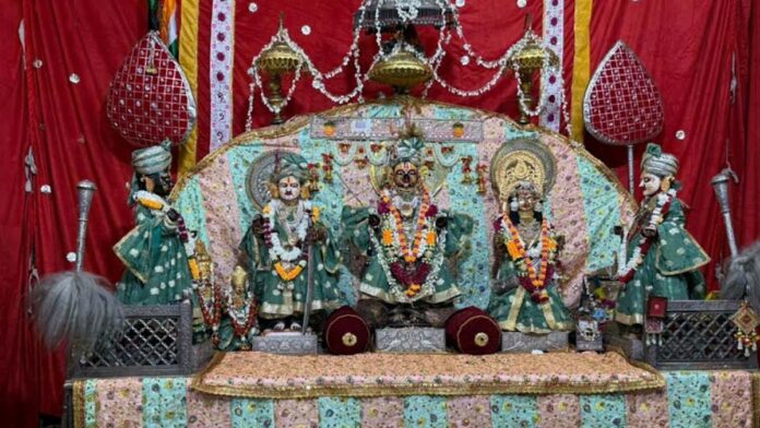 Mother Sita, along with her friends, performed Gauri Pujan at the wedding of Shri Ram and Janaki.