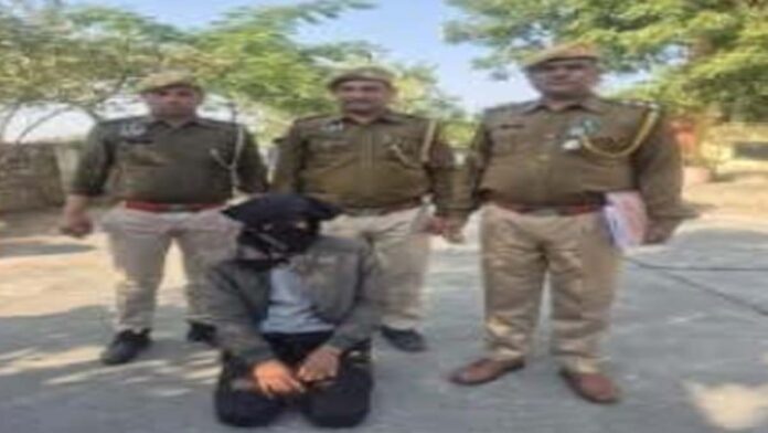 Criminal absconding in robbery case arrested from Indore