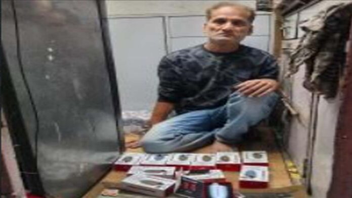 E-cigarette seller arrested: Eleven e-cigarette packets of various flavours recovered