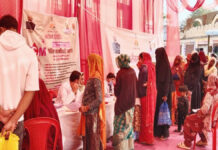 आरोग्य शिविरों में उमड़ी भीड़: रोगियों को मिली निःशुल्क स्वास्थ्य सेवाऐं Crowds flocked to the health camps: patients received free healthcare services.