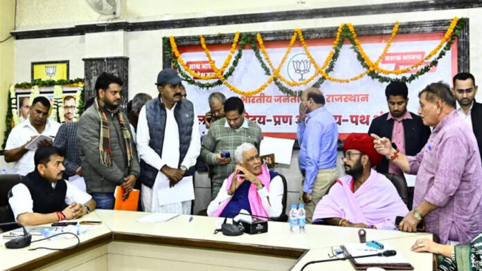 Agriculture Minister Dr. Kirodi Lal Meena and Minister of State Ota Ram Dewasi listened to the grievances of the party workers.