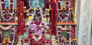 छठी महोत्सव पर ठाकुरजी को रिझाया On the sixth day of the festival, offerings were made to please Lord Krishna.