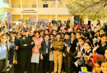 छात्राओं को पुलिस ने दिया आत्मरक्षा और साइबर सुरक्षा का प्रशिक्षण Self-defense and cyber security training provided to girl students by the police