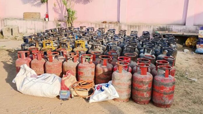 Illegal gas refilling business busted.