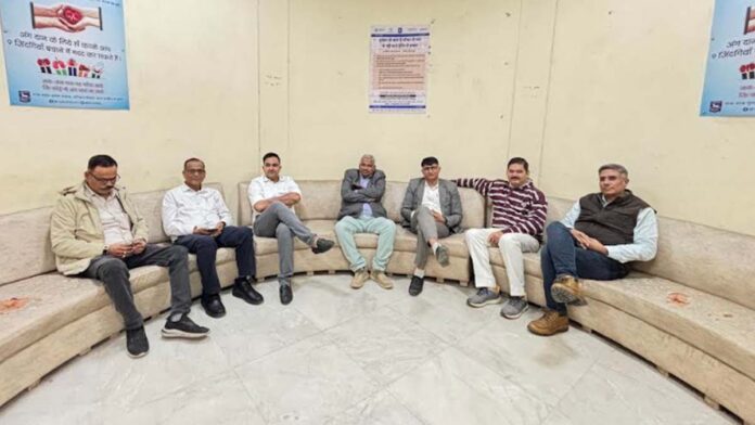 A delegation from the Rajasthan Transport Inspectors Association paid a courtesy visit to the Transport Commissioner.