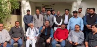 मेटल फैक्ट्री के मजदूरों को न्याय दिलाने की प्रताप सिंह खाचरियावास उतरे सड़क पर Pratap Singh Khachariyawas took to the streets to demand justice for the workers of a metal factory.