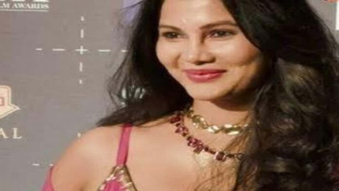 Rupali Suri has amazing red carpet charm.