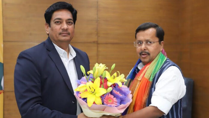 Avinash Gehlot congratulated newly appointed acting National President Nitin Naveen. Avinash Gehlot congratulated newly appointed acting National President Nitin Naveen.