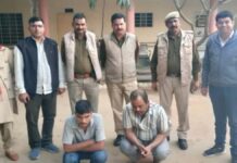 नकली नोट खपाने वाले दो आरोपी चढ़े पुलिस के हत्थे Two accused of circulating fake currency notes were arrested by the police.