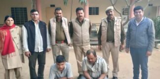 नकली नोट खपाने वाले दो आरोपी चढ़े पुलिस के हत्थे Two accused of circulating fake currency notes were arrested by the police.