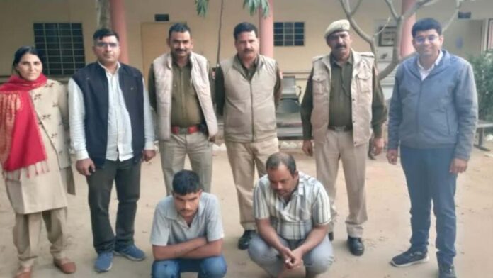 Two accused of circulating fake currency notes were arrested by the police.