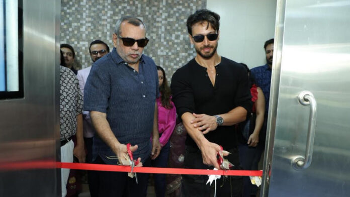 pares Tiger Shroff, in the presence of Paresh Rawal, grandly inaugurated the new cardiac care center.
