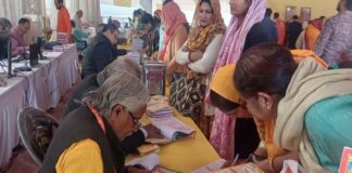 पंद्रह हजार श्रद्धालुओं ने लगाई साढ़े सात लाख परिक्रमा, खुलवाया राम नाम बैंक में खाता