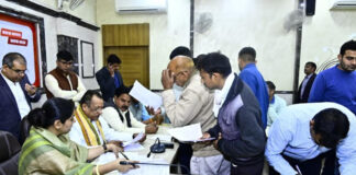भाजपा प्रदेश कार्यालय में मंत्रियों ने कार्यकर्ताओं की समस्याएं सुन किया तुरंत समाधान