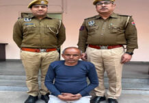 व्यापारी को हथियार दिखाकर धमकाने और एक करोड़ रुपये की रंगदारी मांगने वाला गिरफ्तार