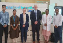 कर्मचारियों को उत्कृष्ट सेवा के लिए अमेरिका के व्हाइट हाउस ने किया प्रशंसा पत्र प्रदान The US White House presented a letter of appreciation to the employees for their outstanding service.