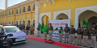 सड़क सुरक्षा अभियान: वाहन जागरूकता रैली को पुलिस कमिश्नर ने दिखाई हरी झंडी Road safety campaign: The police commissioner flagged off the vehicle awareness rally.