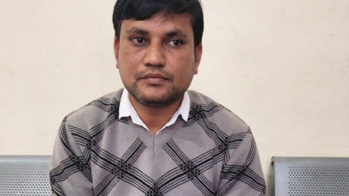 Senior assistant to the District Education Officer (Primary) arrested for accepting a bribe.