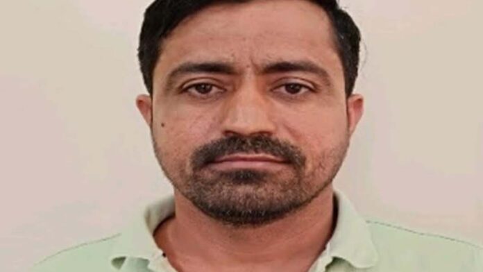 SOG nabs man carrying a reward of ten thousand rupees