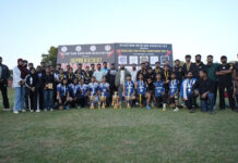 डिस्ट्रिक्ट फ्लैग फुटबॉल चैंपियनशिप में अंबर लायंस विजेता The Amber Lions are the winners of the District Flag Football Championship.