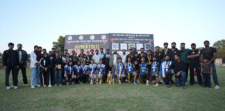 डिस्ट्रिक्ट फ्लैग फुटबॉल चैंपियनशिप में अंबर लायंस विजेता The Amber Lions are the winners of the District Flag Football Championship.