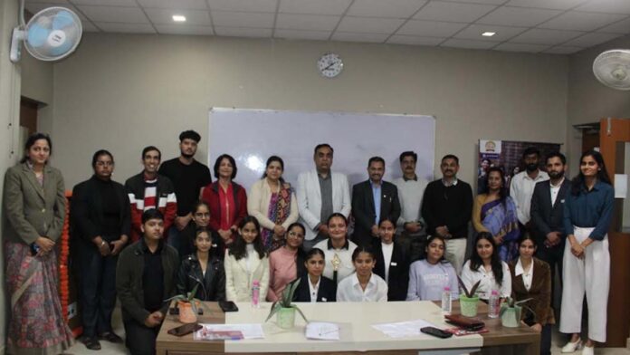 Students presented new startup ideas and showcased their creativity. Students presented new startup ideas and showcased their creativity.