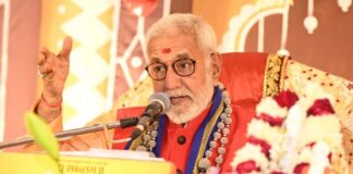 संतान के लिए शक्ति का स्रोत होता है मां का आंचल A mother's lap is a source of strength for her child.