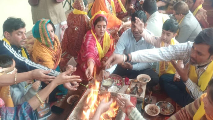 A grand five-altar Surya Gayatri Mahayagna was organized on the occasion of the sun's northward movement.