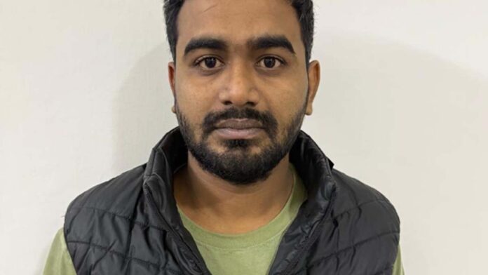 The police have apprehended the accused who had a reward of ten thousand rupees on his head.