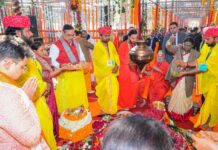 राष्ट्रपति द्रौपदी मुर्मु 1008 कुण्डीय हनुमान महायज्ञ में हुई शामिल President Droupadi Murmu participated in the 1008 Kundiya Hanuman Mahayagna.