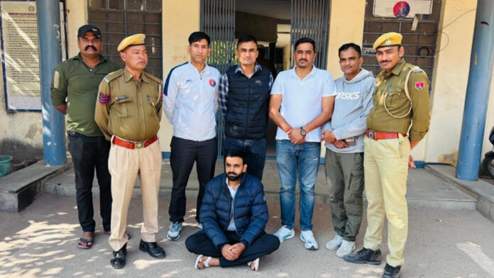 AGTF arrested the smuggler Dakuda, who carried a reward of fifty thousand rupees, from Sanchore.