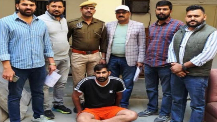 A young man was arrested from a flat with drugs worth ₹2.37 crore.