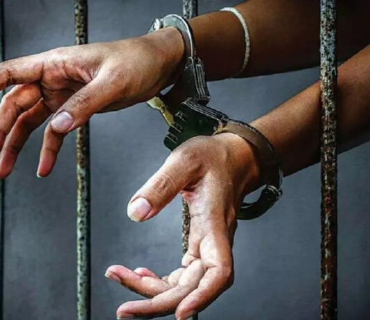 घर के बाहर बैठे युवक पर फायरिंग करने वाले दो इनामी बदमाश गिरफ्तार Area Domination Campaign: Police arrest 33 suspects.