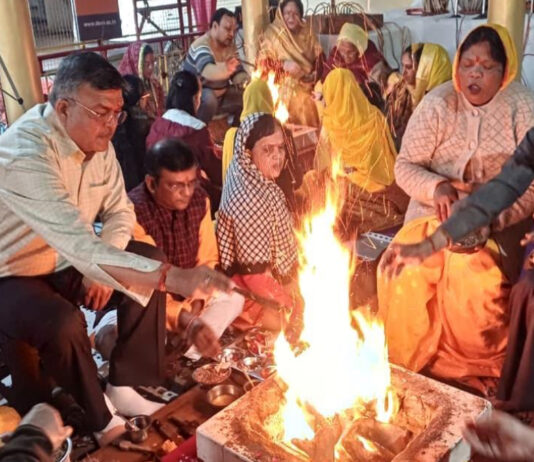 बसंत पंचमी के पावन अवसर पर संपन्न हुए सामूहिक गायत्री मंत्र जप The collective chanting of the Gayatri Mantra was performed on the auspicious occasion of Basant Panchami.