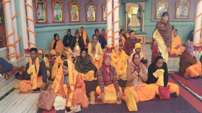A mass chanting of the Gayatri Mantra took place on the eve of Basant Panchami. A mass chanting of the Gayatri Mantra took place on the eve of Basant Panchami.