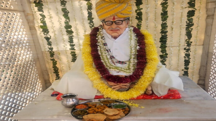 The 16th death anniversary of Pandit Radhelal Chaubey was observed with devotion.