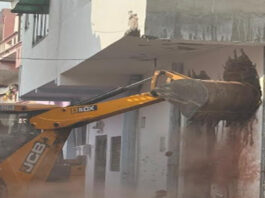 फायरिंग आरोपी रवि मेहरा के अवैध निर्माण पर चला बुलडोजर