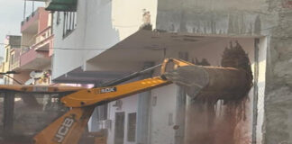 फायरिंग आरोपी रवि मेहरा के अवैध निर्माण पर चला बुलडोजर