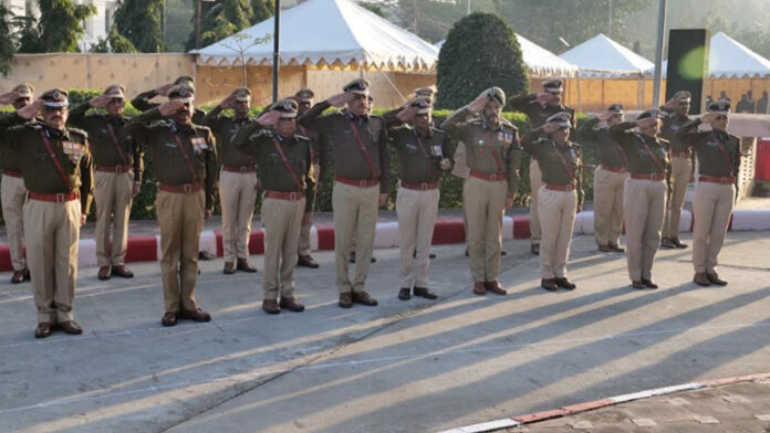 On Republic Day, 45 officers and employees were honored at the police headquarters.