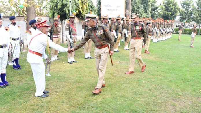 DGP Prisons Ashok Rathore set an example of decency. DGP Prisons Ashok Rathore set an example of decency.