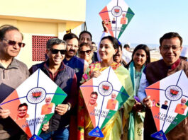 किशनपोल में पतंग उत्सव में शामिल हुईं उपमुख्यमंत्री दीया कुमारी Deputy Chief Minister Diya Kumari participated in the kite festival in Kishanpol.