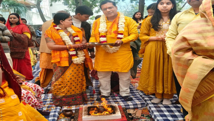 The wedding anniversary ceremony was performed along with the Gayatri Mahayagna. The wedding anniversary ceremony was performed along with the Gayatri Mahayagna.