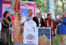 लोक संगीत और अंतर्राष्ट्रीय लेखक बने जेएलएफ 2026 के आकर्षण Folk music and international authors became the highlights of JLF 2026.