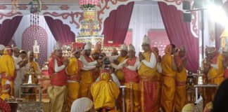 जन्म व तप कल्याणक महोत्सव में जैन मंदिरों में गूंजे जयकारे Chants of victory echoed in Jain temples during the birth and asceticism celebration.