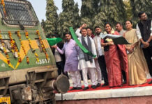 1002 वरिष्ठजनों को लेकर जगन्नाथ पुरी के लिए रवाना हुई ट्रेन को भाजपा जिलाध्यक्ष अमित गोयल ने दिखाई हरी झंडी