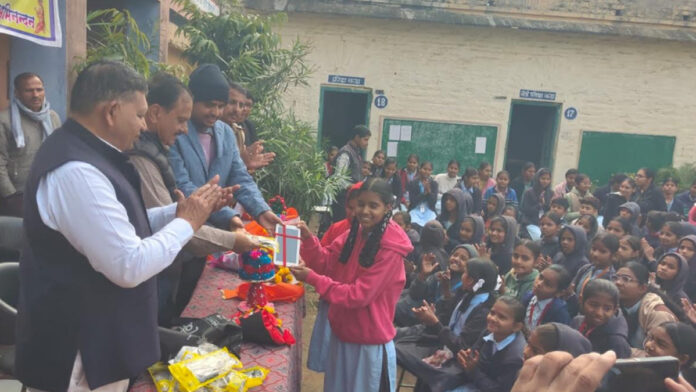 Kalyanam Institute distributed tablets to 26 talented girls from Jahazpur. Kalyanam Institute distributed tablets to 26 talented girls from Jahazpur.