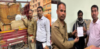 निगम ने टेंपो में भरकर जा रही 120 किलो प्लास्टिक जब्त कर किया एक लाख का जुर्माना The corporation seized 120 kg of plastic being transported in a tempo and imposed a fine of one lakh rupees.