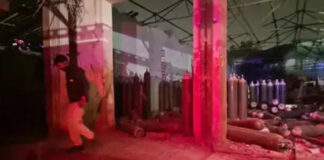 ऑक्सीजन गैस प्लांट में सिलेंडर फटने से एक मजदूर की मौत,तीन अन्य घायल A worker died after a cylinder exploded at an oxygen gas plant.